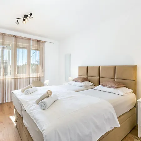 Appartement With Parking Space - 23849 Trogir