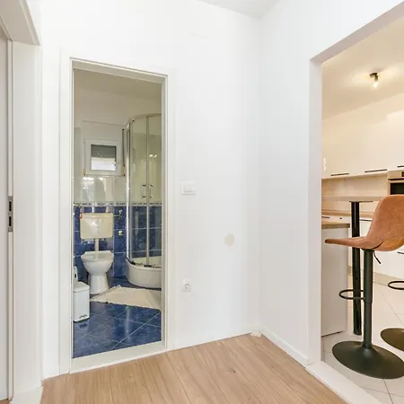 With Parking Space - 23849 Appartement
