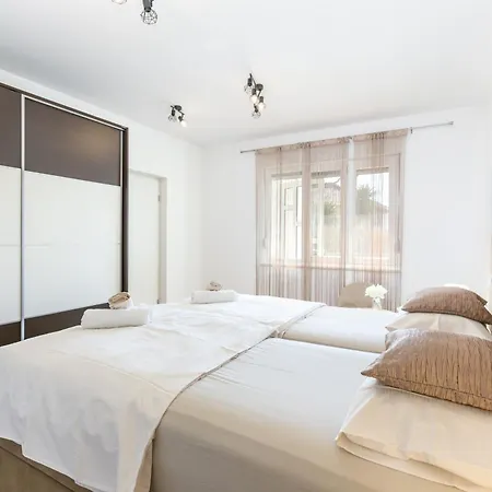With Parking Space - 23849 Appartement