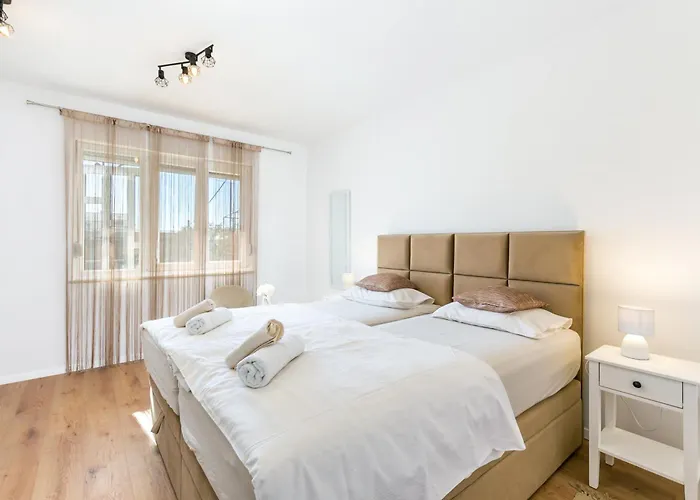Apartamento With Parking Space - 23849 Trogir